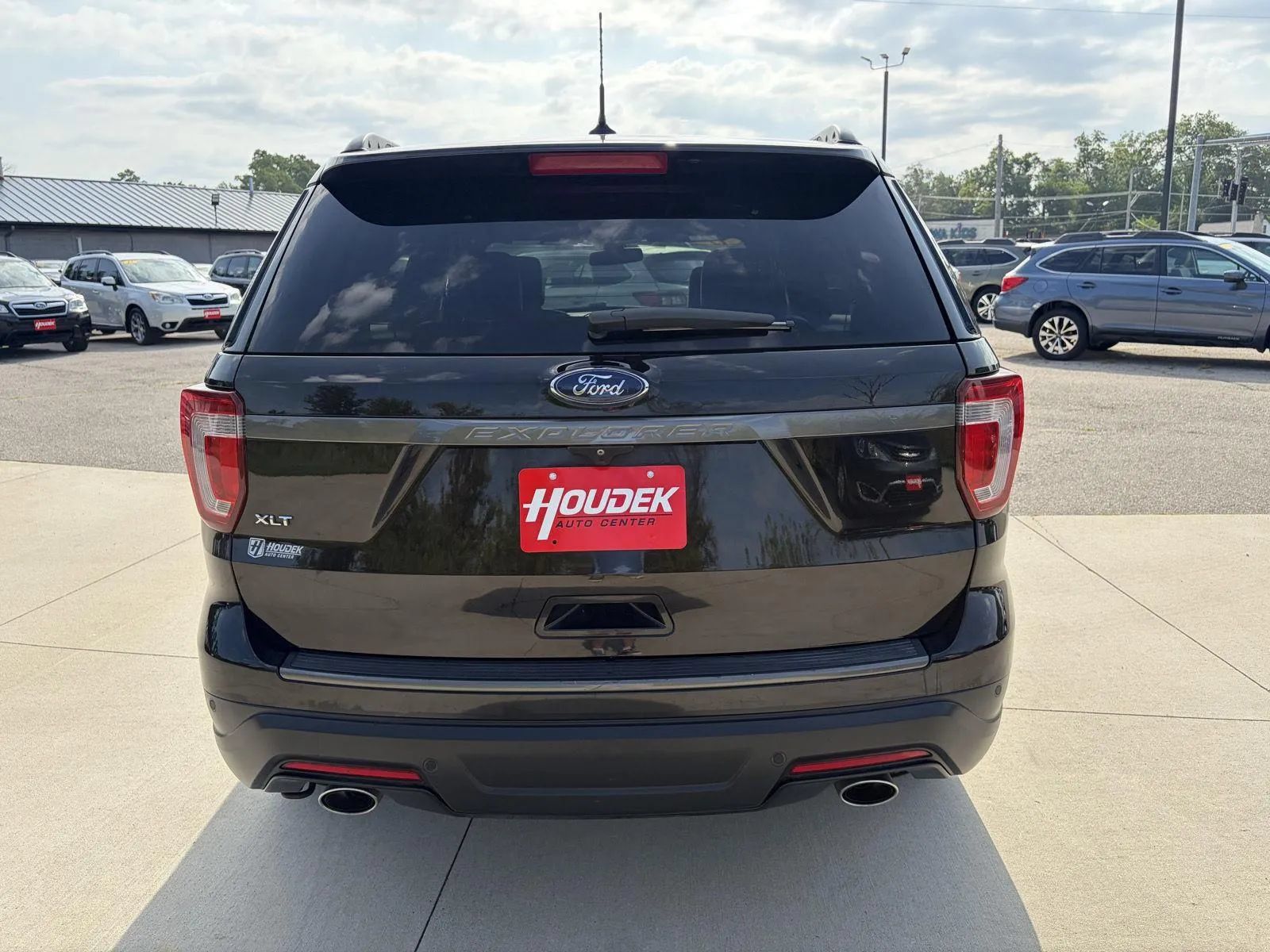 Used 2019 Ford Explorer XLT w/ Equipment Group 202A FWD image 7