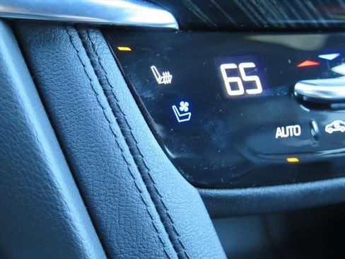 Used 2025 Cadillac XT6 Premium Luxury image 15