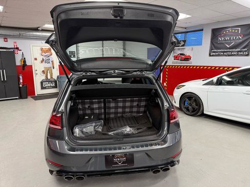 Used 2019 Volkswagen Golf R 4-Door image 10