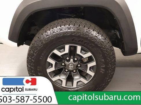 Used 2022 Toyota Tacoma TRD Off-Road w/ Technology Package AWD/4WD image 9