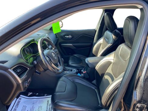 Used 2019 Jeep Cherokee Latitude Plus w/ Cold Weather Group image 10