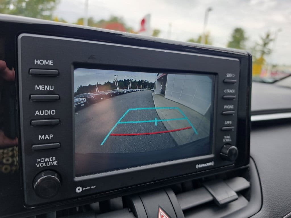 Used 2021 Toyota RAV4 LE AWD/4WD image 18