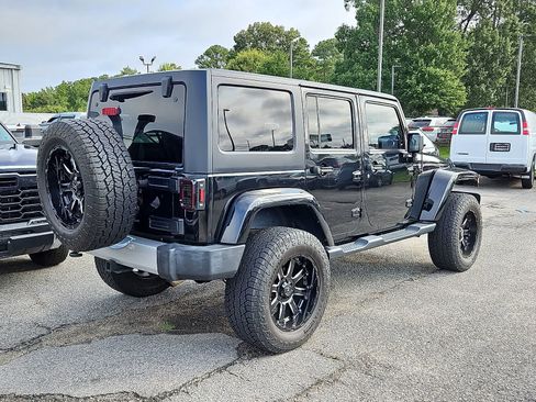 Used 2014 Jeep Wrangler Unlimited Sahara w/ Connectivity Group AWD/4WD image 3