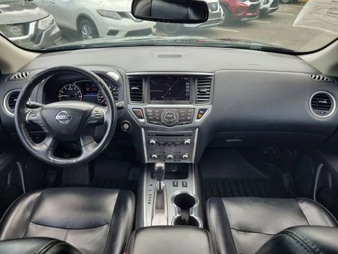 Used 2020 Nissan Pathfinder SL image 16