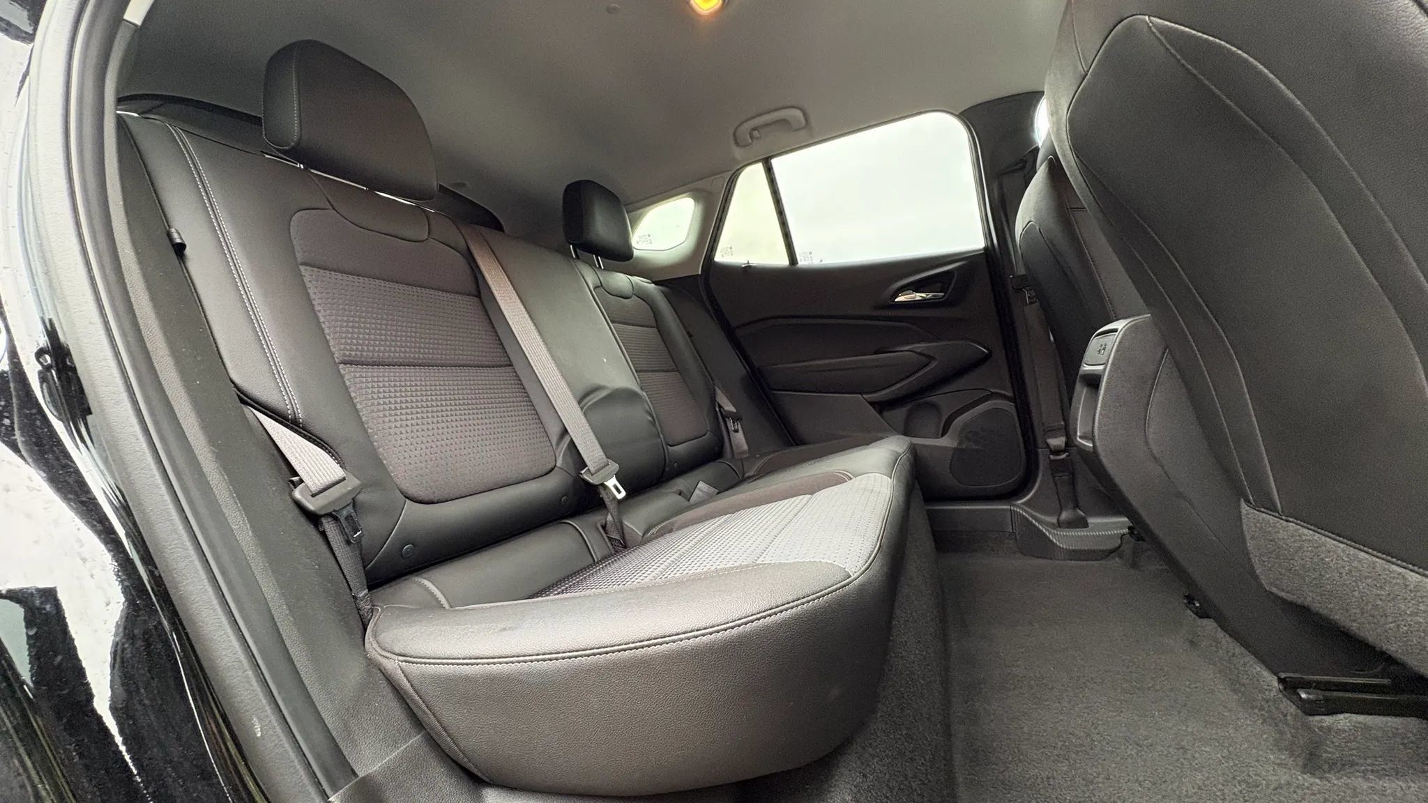 Used 2025 Chevrolet Trax LT w/ LT Convenience Package FWD image 26