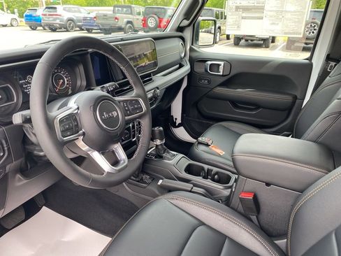 New 2025 Jeep Wrangler Sahara image 24