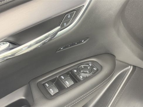 Used 2023 Cadillac XT6 Luxury image 24