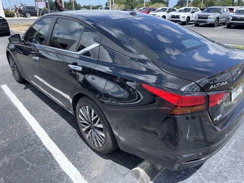 Used 2024 Nissan Altima 2.5 SV FWD image 6