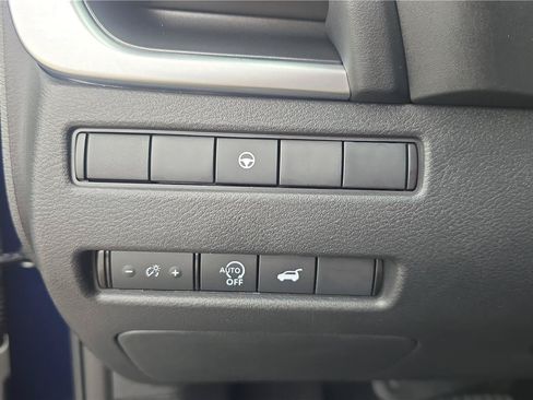 Used 2025 Nissan Rogue SV FWD image 25