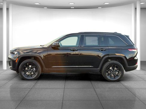New 2026 Jeep Grand Cherokee Altitude AWD/4WD image 4