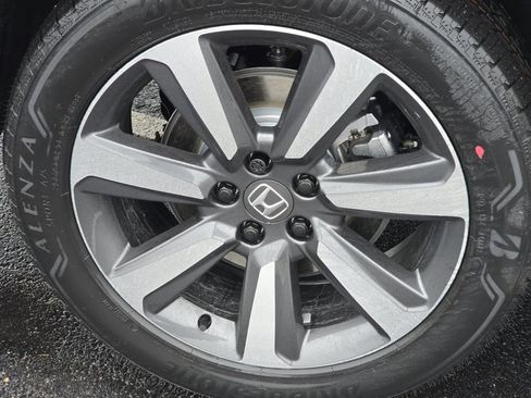 New 2025 Honda Pilot Touring image 12