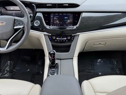 Certified 2023 Cadillac XT6 Premium Luxury image 28