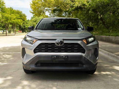 Used 2022 Toyota RAV4 LE FWD image 3