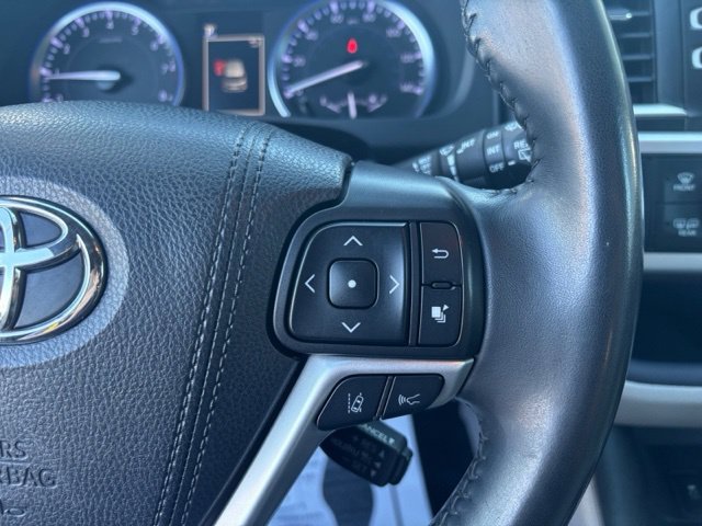 Used 2019 Toyota Highlander XLE AWD/4WD image 15