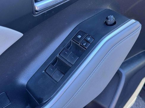 Used 2023 Toyota Highlander XLE image 17