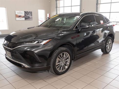 Used 2022 Toyota Venza Limited image 5