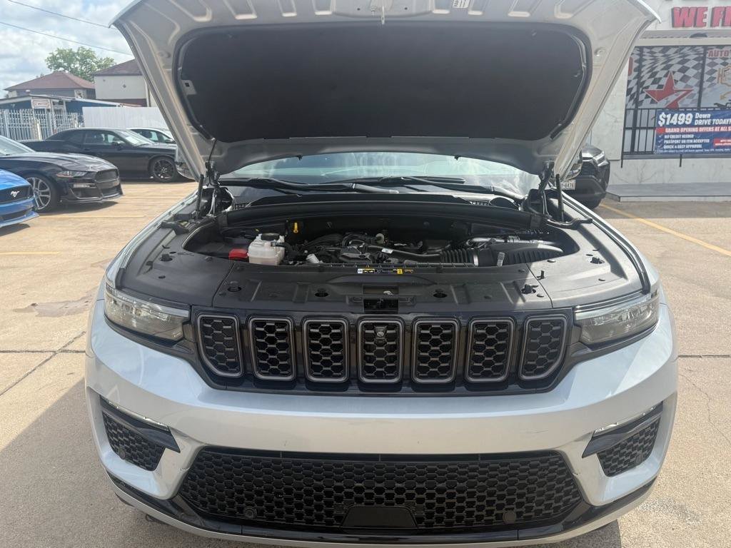 Used 2025 Jeep Grand Cherokee Summit w/ Obsidian Package AWD/4WD image 11