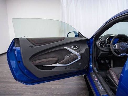 Used 2022 Chevrolet Camaro ZL1 RWD image 16