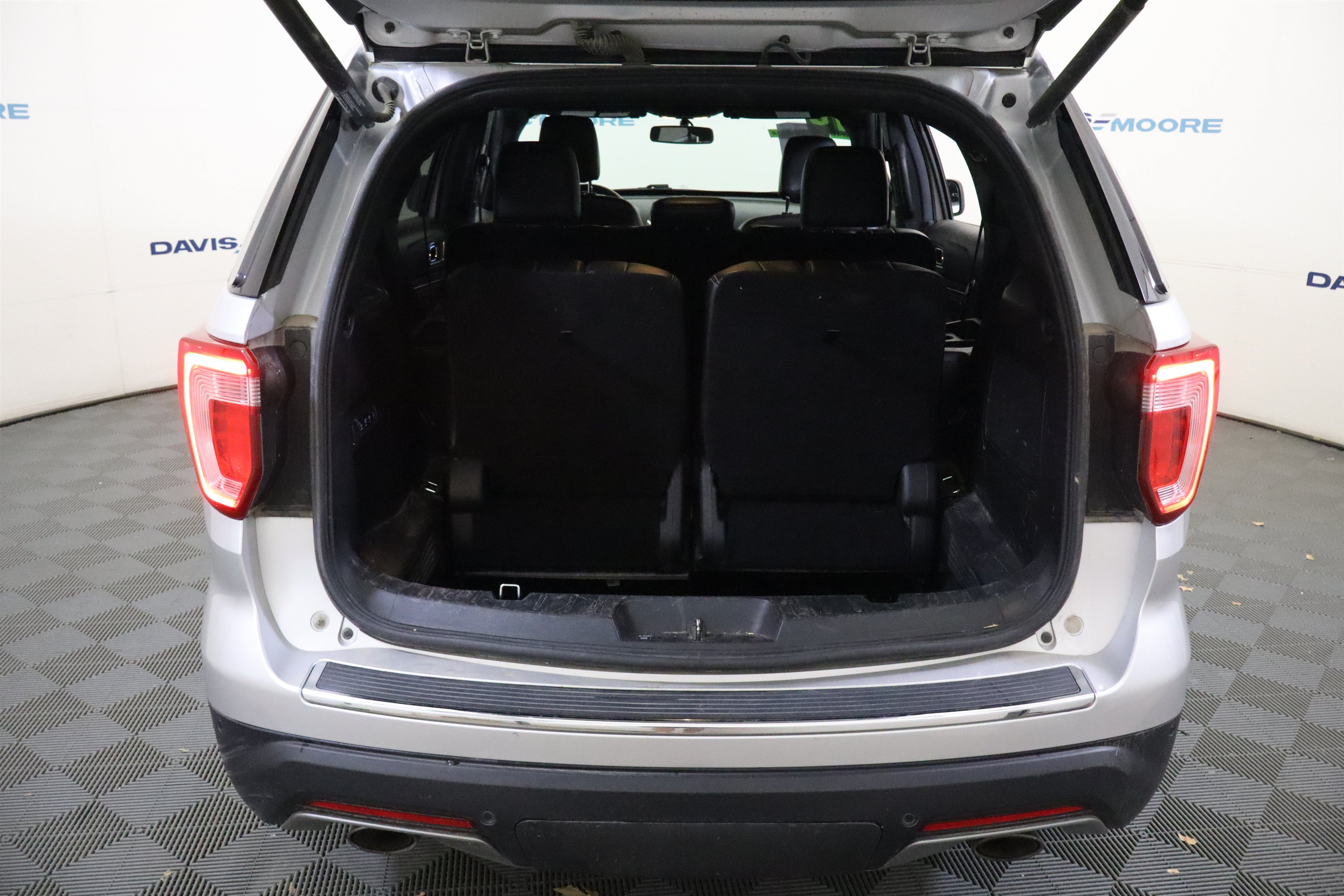 Used 2019 Ford Explorer Limited w/ Class III Trailer Tow Package AWD/4WD image 9