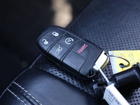 Used 2015 Jeep Grand Cherokee Limited w/ Luxury Group II image 28