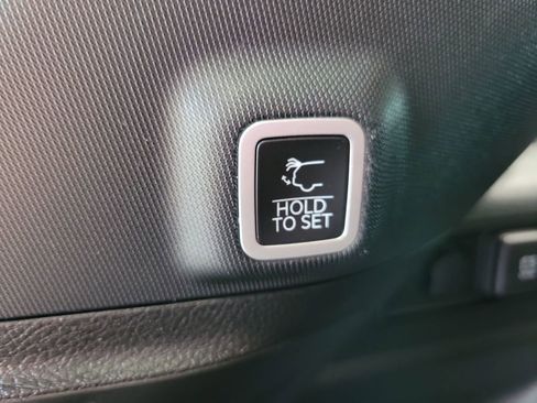 Certified 2024 Jeep Grand Cherokee Limited AWD/4WD image 18