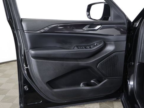 Used 2023 Jeep Grand Cherokee L Laredo image 23