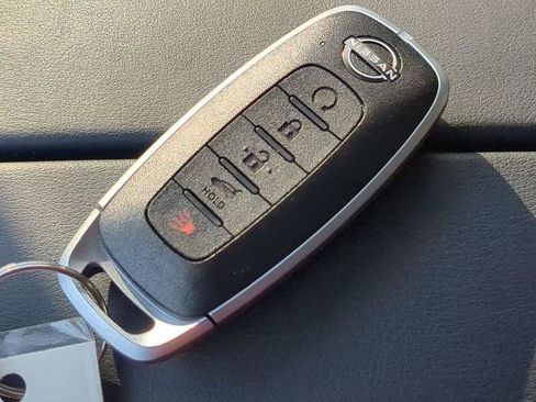 Certified 2025 Nissan Rogue Platinum w/ Tech Package image 30