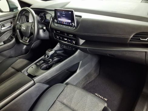 Used 2025 Nissan Rogue SV FWD image 13