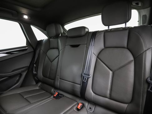 Used 2020 Porsche Macan AWD/4WD image 22