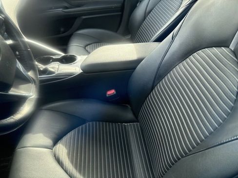 Used 2020 Toyota Camry SE image 10