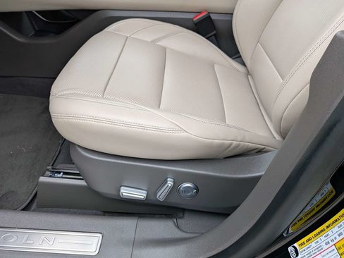 Used 2024 Lincoln Nautilus Premier AWD/4WD image 27
