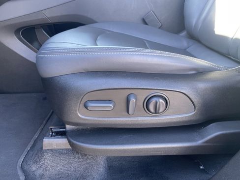 Used 2023 Buick Enclave Essence image 20