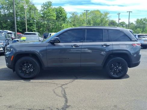 Certified 2024 Jeep Grand Cherokee Altitude AWD/4WD image 4