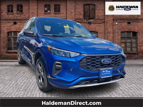 Certified 2023 Ford Escape ST-Line w/ Tech Pack #1 AWD/4WD image 1