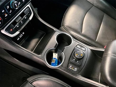 Used 2023 GMC Terrain SLT image 20