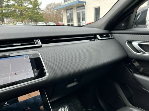 Used 2021 Land Rover Range Rover Velar R-Dynamic S image 21