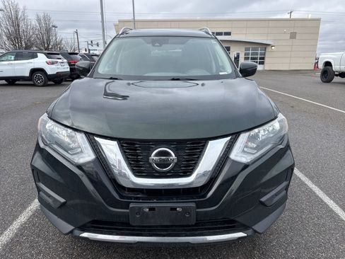 Used 2020 Nissan Rogue SV image 2