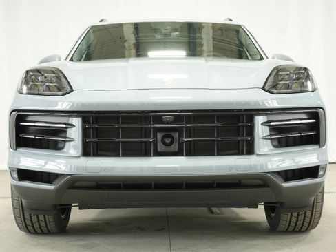 Certified 2025 Porsche Cayenne image 11