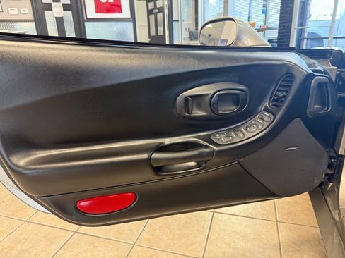 Used 1998 Chevrolet Corvette Convertible w/ Memory Pkg image 18