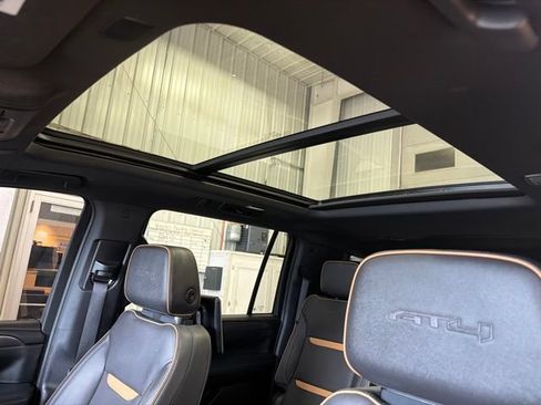 Used 2024 GMC Yukon XL AT4 AWD/4WD image 33