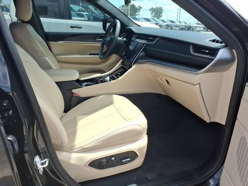 Used 2023 Jeep Grand Cherokee Limited w/ Black Appearance Package RWD image 10