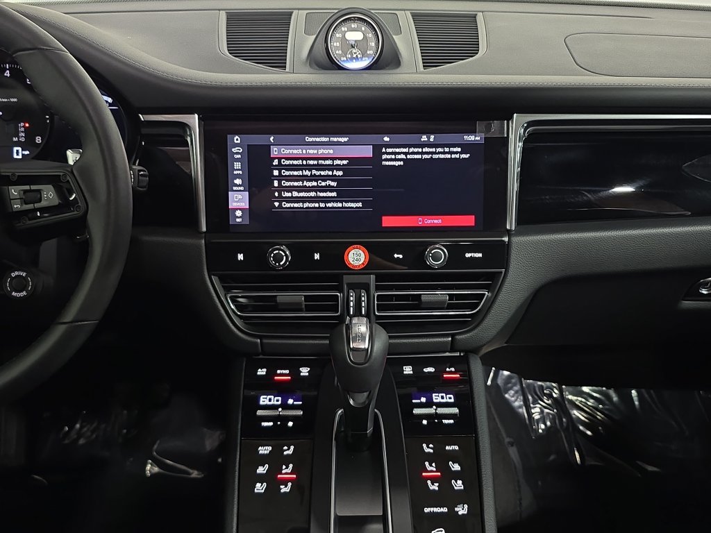 Certified 2026 Porsche Macan AWD/4WD image 16