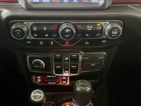 Used 2023 Jeep Wrangler Unlimited Rubicon w/ Cold Weather Group image 15