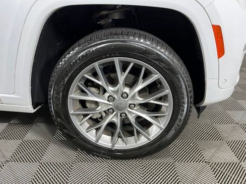 Used 2023 Jeep Grand Cherokee Summit AWD/4WD image 9