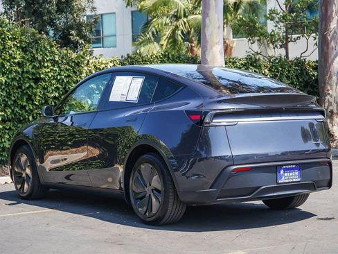 Used 2026 Tesla Model Y AWD image 4