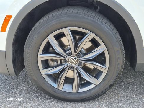 Used 2023 Volkswagen Tiguan SE w/ Panoramic Sunroof Package FWD image 26