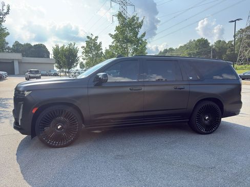 Used 2023 Cadillac Escalade ESV Sport w/ LPO, ONYX Package AWD/4WD image 5