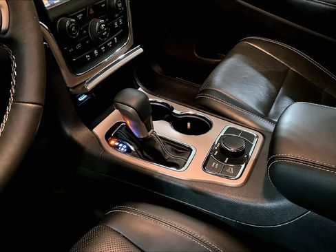 Used 2017 Jeep Grand Cherokee Limited w/ Luxury Group II AWD/4WD image 16