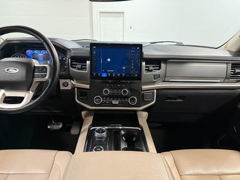 Used 2024 Ford Expedition Max XLT image 18