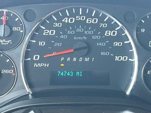 Used 2017 Chevrolet Express 2500 Extended RWD image 18